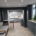 Lombard House - Boutique Hotel In Swansea
